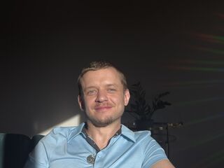 Enter my FREE CHATROOM TiorTyler