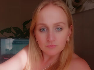 Enter my FREE CHATROOM SarieBoo