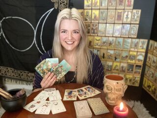 Enter my FREE CHATROOM TheCardslinger