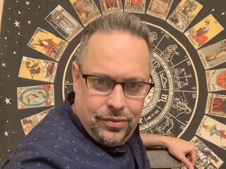 Enter my FREE CHATROOM PsychicMilo