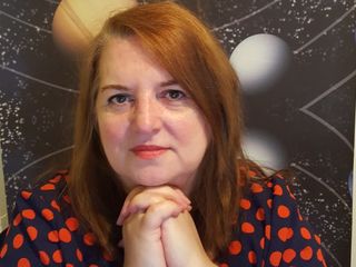Video chat with fortune teller Kanti